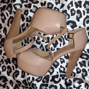Nude Pumps